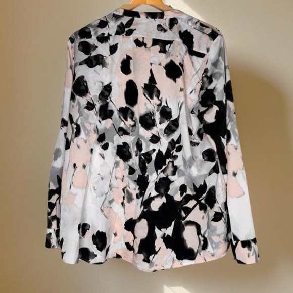 CALVIN KLEIN black,,blush pink, button down v-neck Blouse Top SZ XL flowy,floral - Picture 3 of 4